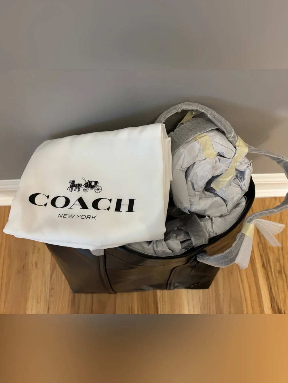 Coach spacious black